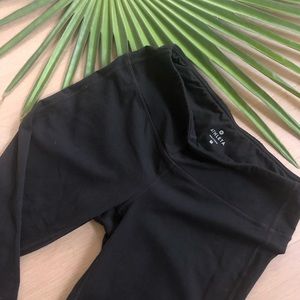 Athleta Black Cropped Capri Leggings